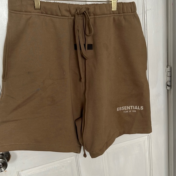 Essential shorts - Picture 1 of 4